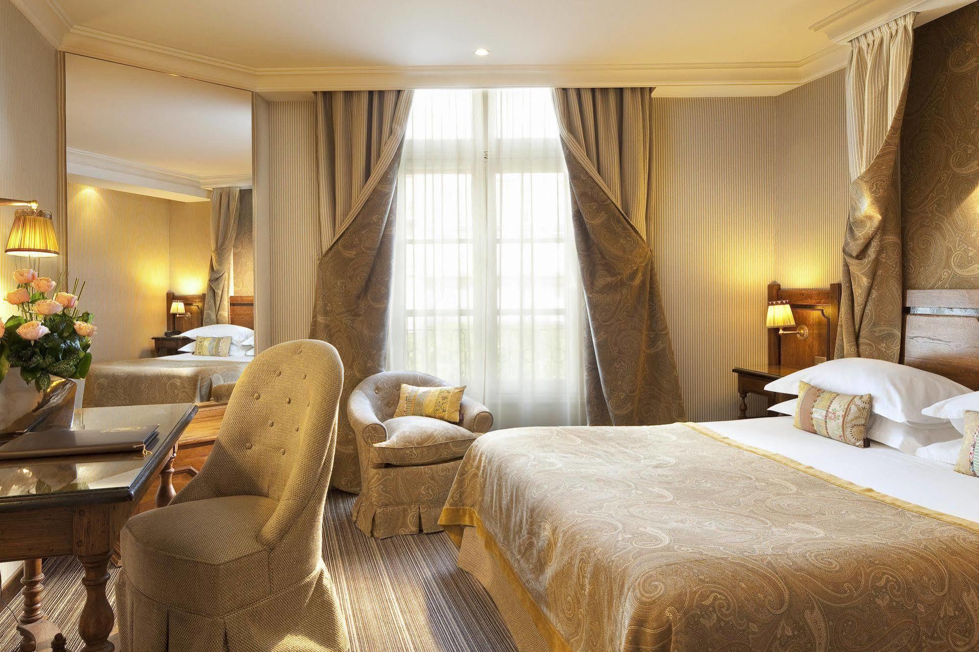 Hotel Au Manoir Saint Germain Paris Exterior foto